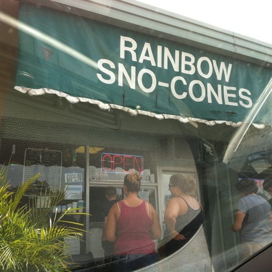 Das Foto wurde bei Rainbow Sno-Cones von Joshua A. am 8/14/2011 aufgenommen