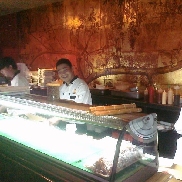 รูปภาพถ่ายที่ Seven Steakhouse Sushi Ultralounge &amp;  Skybar โดย Kurt W. เมื่อ 2/13/2012