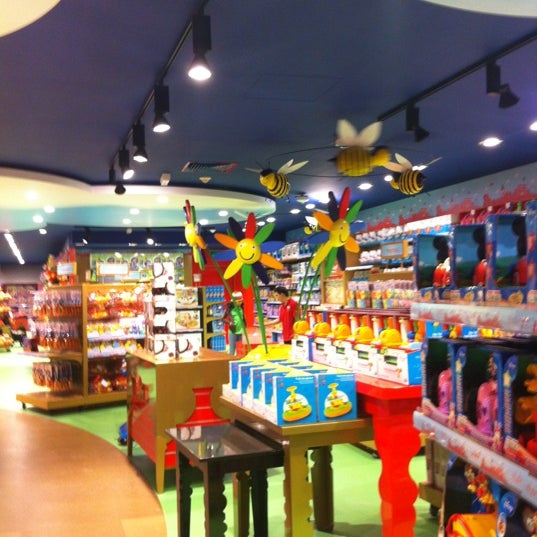 Photo taken at Hamleys by M on 1/29/2012