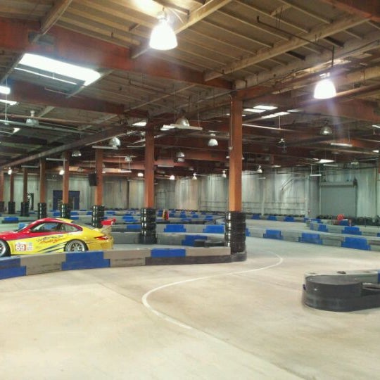 Снимок сделан в Racer&#39;s Edge Indoor Karting пользователем Michael S. 9/10/2011