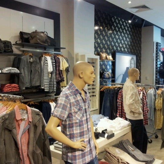 tæppe karton Repressalier GUESS - Clothing Store in Perth CBD