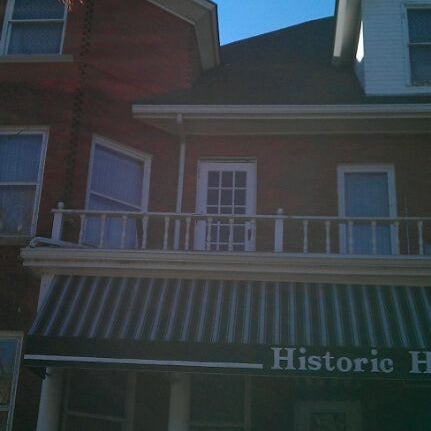 Foto tirada no(a) Historic Holly Hotel por Cathy M. em 10/9/2011