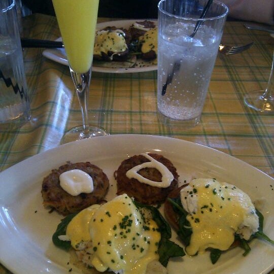 Foto tomada en Pismo&#39;s Coastal Grill  por Val S. el 1/8/2012