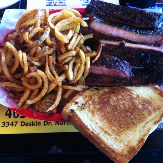 Photo taken at Van&#39;s Pig Stand - Norman by Steve D. on 4/8/2011