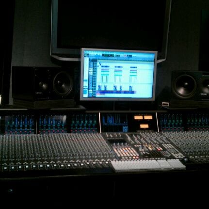 Снимок сделан в Patchwerk Recording Studios пользователем Guy M. 11/14/2011