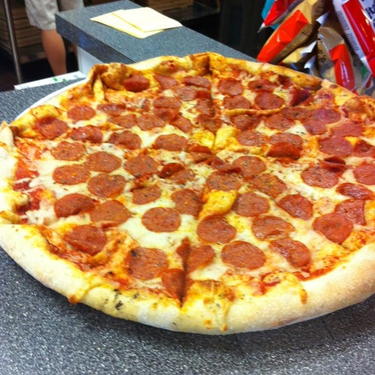 3/23/2012 tarihinde Jason A.ziyaretçi tarafından Peace A Pizza'de çekilen fotoğraf