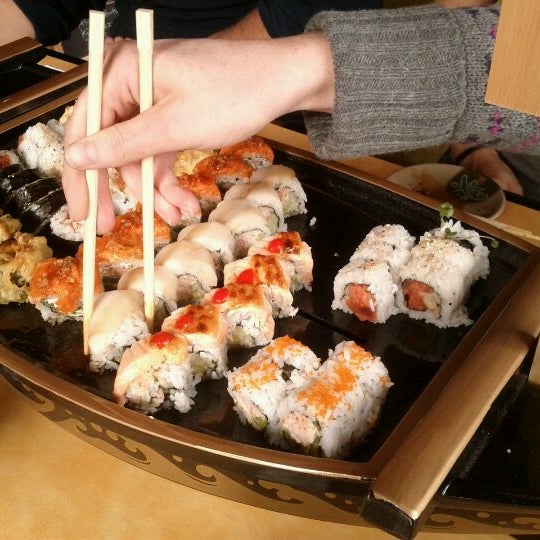 Foto scattata a Shinsei Sushi da Ben R. il 10/7/2011