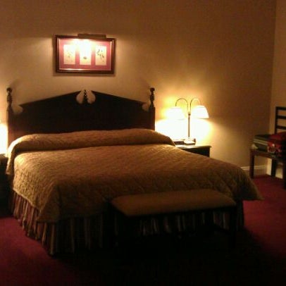 Foto tirada no(a) Adare Manor Hotel por Brian M. em 11/25/2011