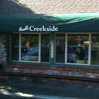 Foto tirada no(a) Hank&#39;s Creekside Restaurant por Robert L. em 7/30/2012