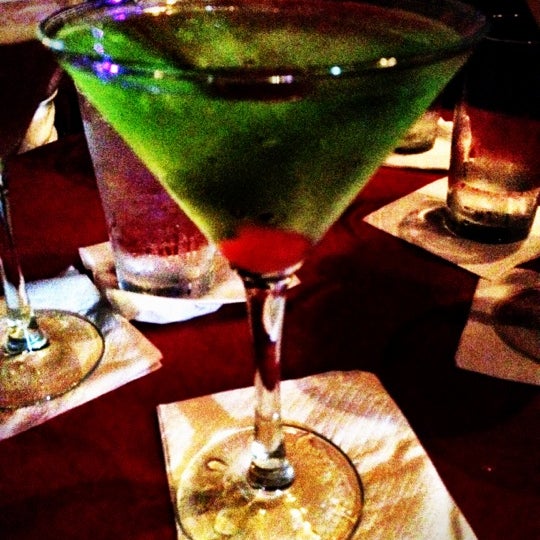 8/18/2012에 Rebecca S.님이 Marty&#39;s Martini Bar에서 찍은 사진