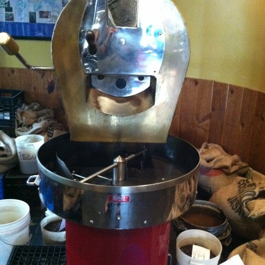 Foto tirada no(a) Professor Java&#39;s Coffee Sanctuary por Courtney R. em 7/20/2012