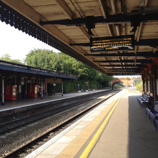 Twyford Railway Station (TWY) Train Station in Twyford