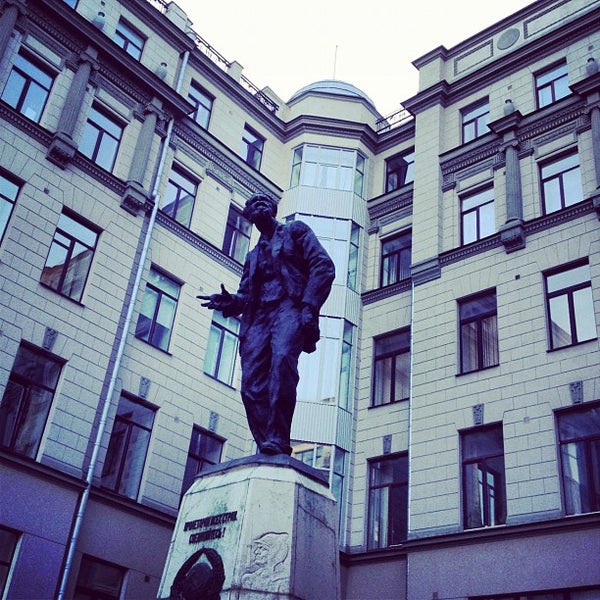 Памятник воровскому в москве на лубянке