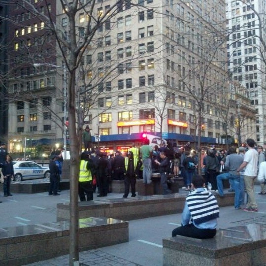 Снимок сделан в Occupy Wall Street пользователем Michael S. 3/13/2012