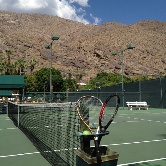 Foto diambil di Palm Springs Tennis Club oleh Heather S. pada 8/8/2012