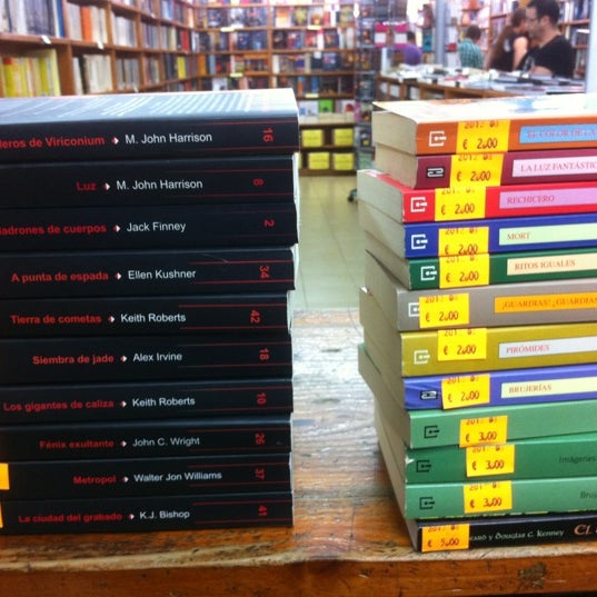 Photo taken at Librería Gigamesh by Antonio T. on 8/10/2012