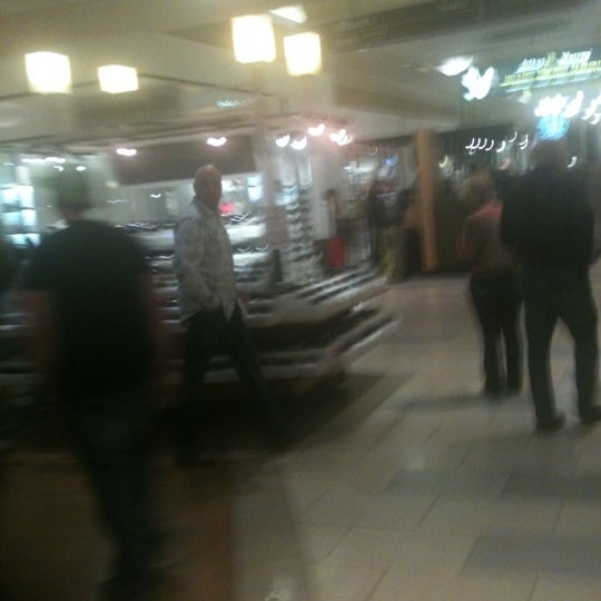 Foto diambil di Fayette Mall oleh Angela G. pada 3/12/2012