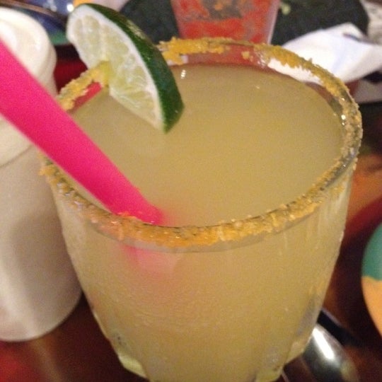 Das Foto wurde bei La Mesa Mexican Restaurant von Silra D. am 5/28/2012 aufgenommen