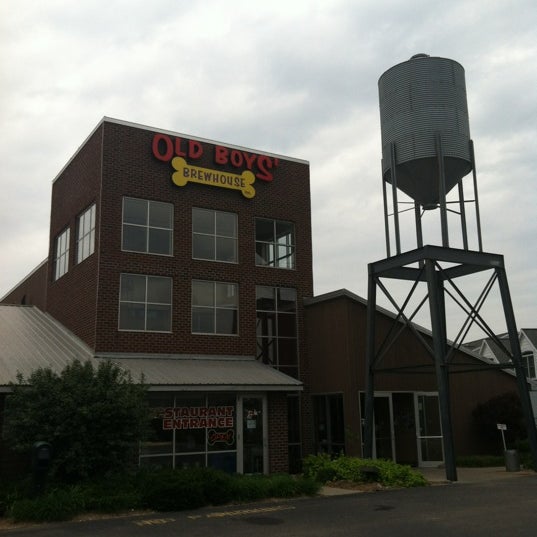 Photo taken at Old Boys&#39; Brewhouse by Megan C. on 5/27/2012
