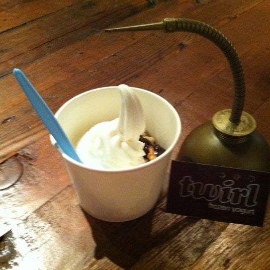 Foto scattata a Twirl Frozen Yogurt da Blair S. il 9/1/2012