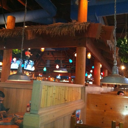 Foto tirada no(a) Islands Restaurant por Eddie D. em 4/29/2012