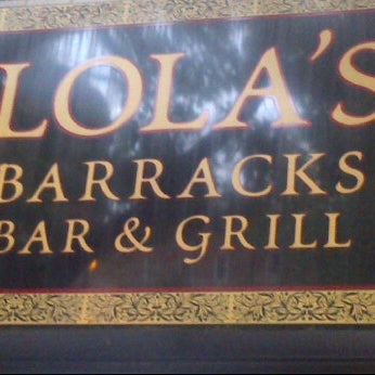 Photo prise au Lola&#39;s Barracks Bar &amp; Grill par Gary T. le5/24/2012