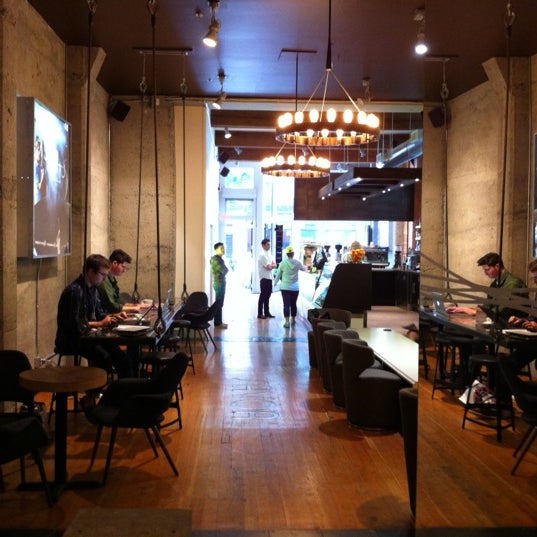 6/10/2012 tarihinde Thomas W.ziyaretçi tarafından Milano Coffee'de çekilen fotoğraf