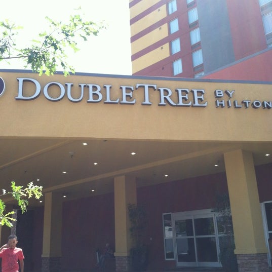 Photo taken at DoubleTree by Hilton Hotel Chattanooga Downtown by Robert N. on 6/25/2012