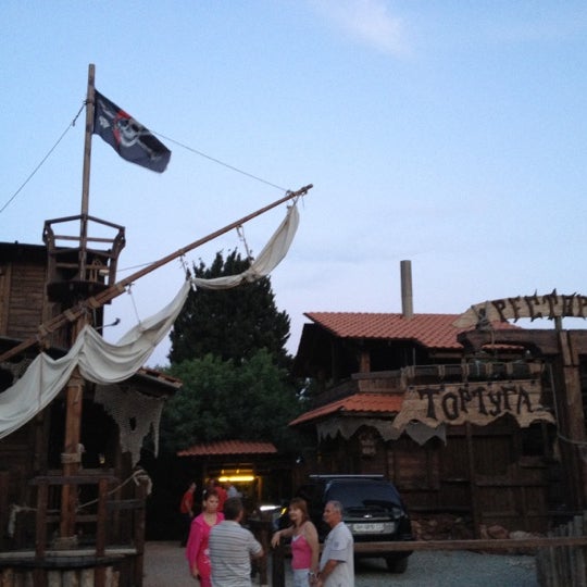 Пляж тортуга анапа витязево. Тортуга ессентуки бар. Тортуга пиво. Safari джек воробей компас. Салазар пираты карибского моря.