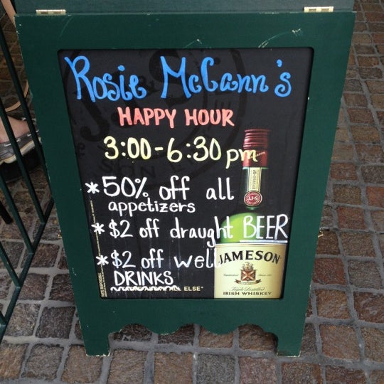 รูปภาพถ่ายที่ Rosie McCann&#39;s Irish Pub &amp; Restaurant โดย Rob L. เมื่อ 3/31/2012