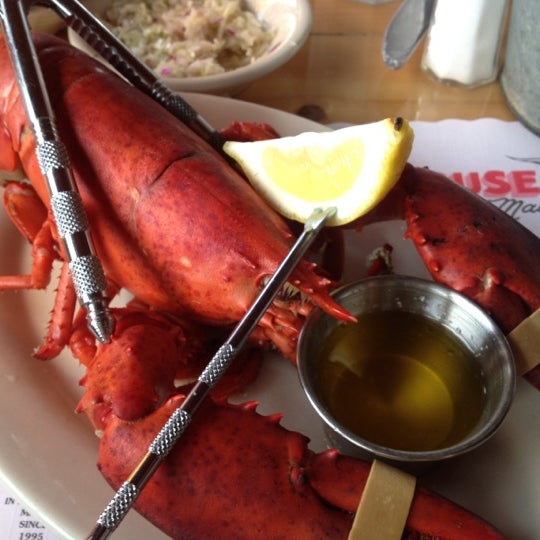 Das Foto wurde bei Cook&#39;s Lobster House von Chic H. am 5/30/2012 aufgenommen
