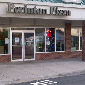 Foto scattata a Perinton Pizza da MSZWNY M. il 4/17/2012