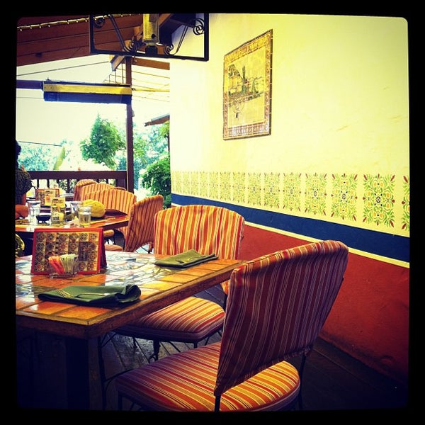 Photo taken at En Fuego Cantina &amp; Grill by Toktam T. on 5/27/2012