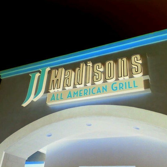 รูปภาพถ่ายที่ JJ Madisons All American Grill โดย BRANDT F. เมื่อ 2/9/2012