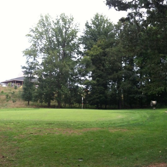 Foto scattata a Redgate Golf Course da Lynn N. il 8/20/2012