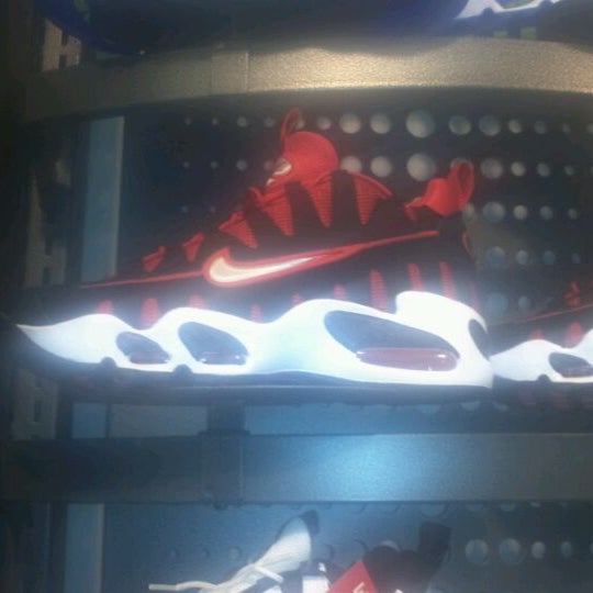 Foot Locker - 714 Se Greenville Blvd, Ste H2