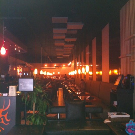 2/25/2012 tarihinde Chris K.ziyaretçi tarafından Kabuki Sushi Thai Tapas'de çekilen fotoğraf