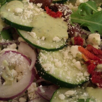 5/10/2012에 Kelly N.님이 California Monster Salads에서 찍은 사진