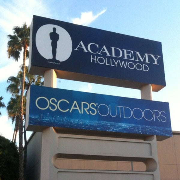 Photo prise au Oscars Outdoors (Academy Hollywood) par Oscar Z. le9/8/2012