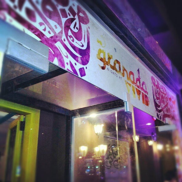 Foto tirada no(a) Vivid Restaurant &amp; Cafe Lounge por Alaa T. em 7/21/2012