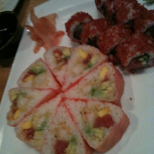 Photo taken at Umi Japanese Restaurant by Hygeia C. on 3/10/2012