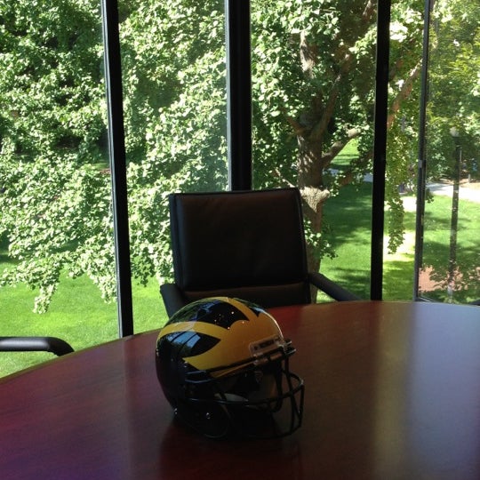 รูปภาพถ่ายที่ University Of Michigan Alumni Association โดย Steve เมื่อ 6/14/2012