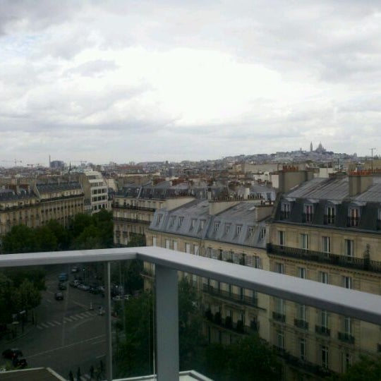 Photo prise au Renaissance Paris Arc de Triomphe Hotel par Phil D. le6/15/2012