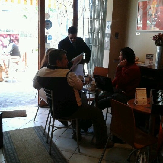 Photo taken at Coffee Moss Eisley by Efrain V. on 7/13/2012