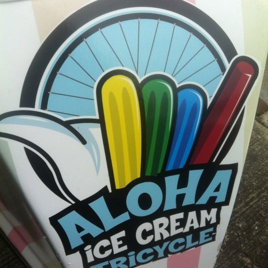 รูปภาพถ่ายที่ Aloha Pops Ice Cream Tricycle โดย Michael C. เมื่อ 4/8/2012