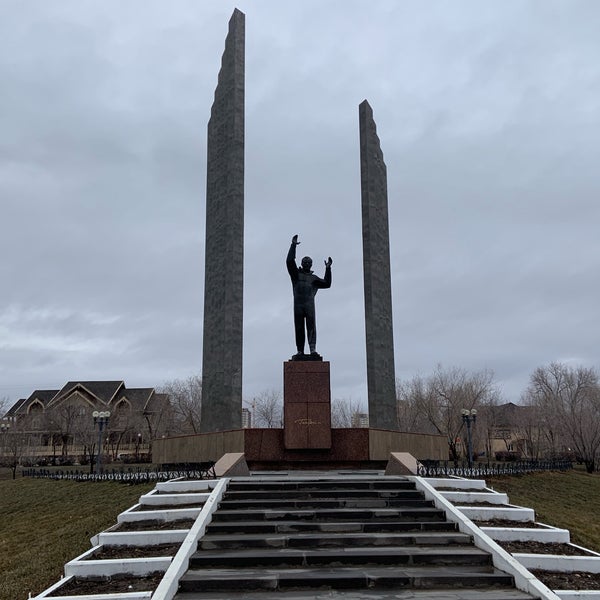 Памятник Гагарину В Оренбурге Фото