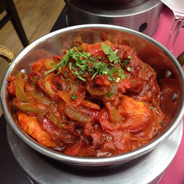 Photo taken at L&#39;Everest Nepalese &amp; Indian Cuisine by Orakarn C. on 7/26/2014