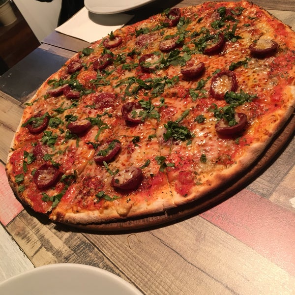 10/5/2017 tarihinde Ersan A.ziyaretçi tarafından The Upper Crust Pizzeria'de çekilen fotoğraf