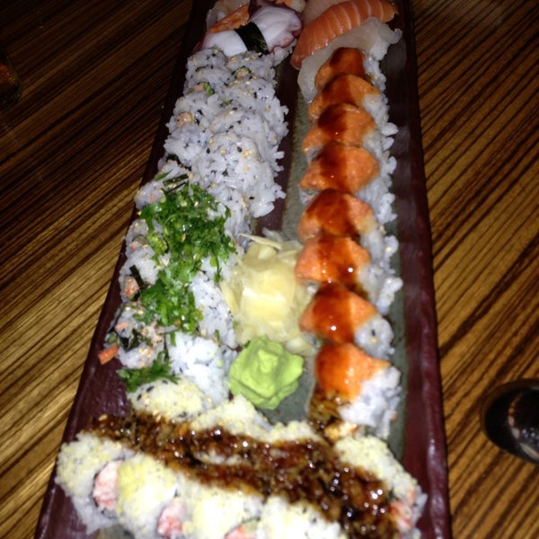 Foto scattata a Stingray Sushi da Lema G. il 8/18/2013