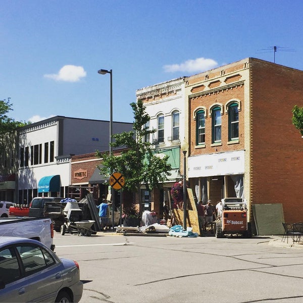 Babes Place Dive Bar in Shakopee